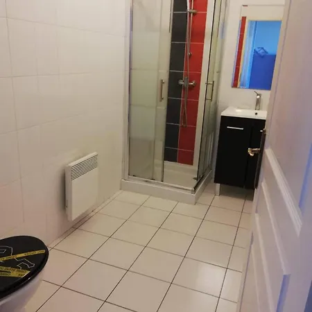 Calme Proche De La Gare De *